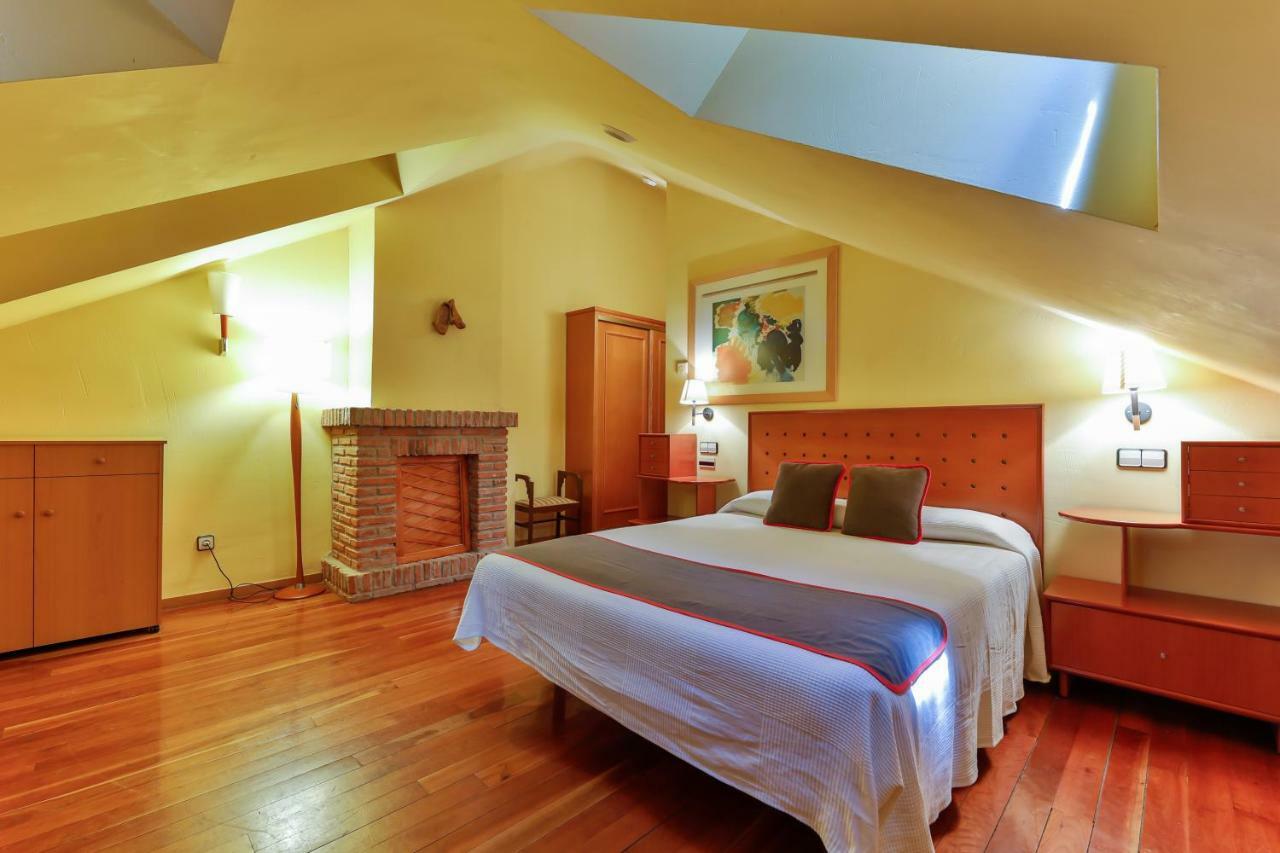 โอโย 108 กาซา รูรัล ลา ชาตา Guest House Valsain ภายนอก รูปภาพ