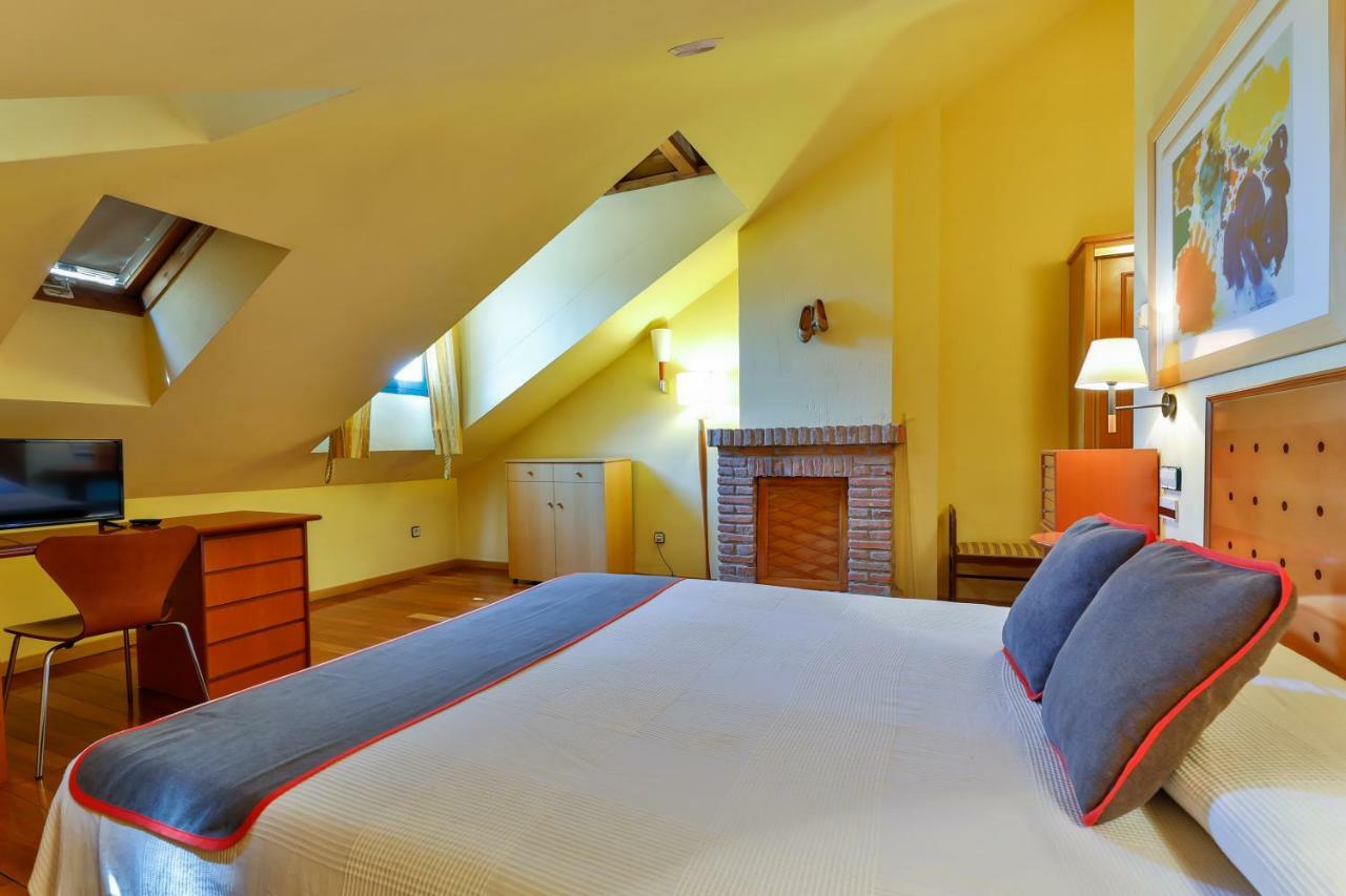 โอโย 108 กาซา รูรัล ลา ชาตา Guest House Valsain ภายนอก รูปภาพ